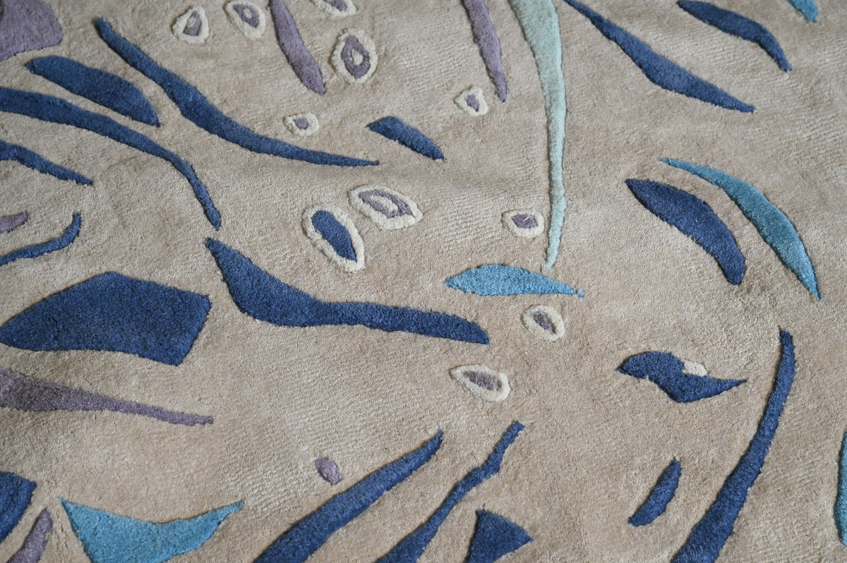 Sharp Round Hand Tufted Rug
